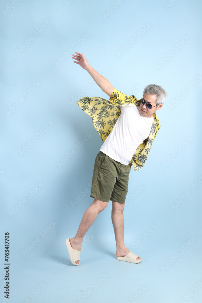 60s Senior in Summer vacation
