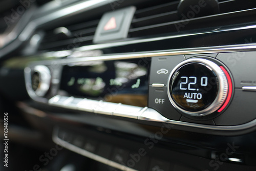 Car Climate Control Air Conditioning © felipe