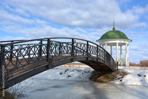 Obraz na plátně Beautiful metal bridge and rotunda in the Vitoslavica Museum.