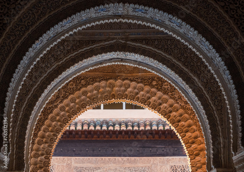 Entre arcos nazaries anda el juego, Granada photo