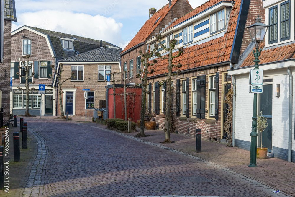 street iSpakenburg, the Netherlands. 25 February 2024. A street with typical houses in Spakenburg. The village has several harborsn the town
