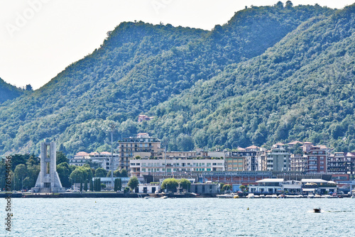Il panorama della città di Como dal Lario. © Fabio Caironi