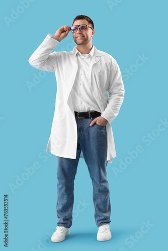 Male scientist on blue back...