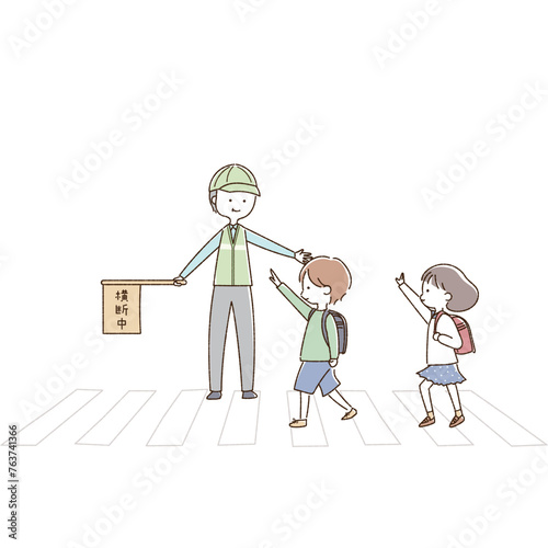 横断歩道を渡る小学生と交通安全を見守る緑のおじさん