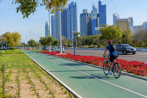 Fototapeta Naklejka Na Ścianę i Meble -  bike track overlooking the skyscrapers of Abu Dhabi, UAE. Abu Dhabi Corniche park