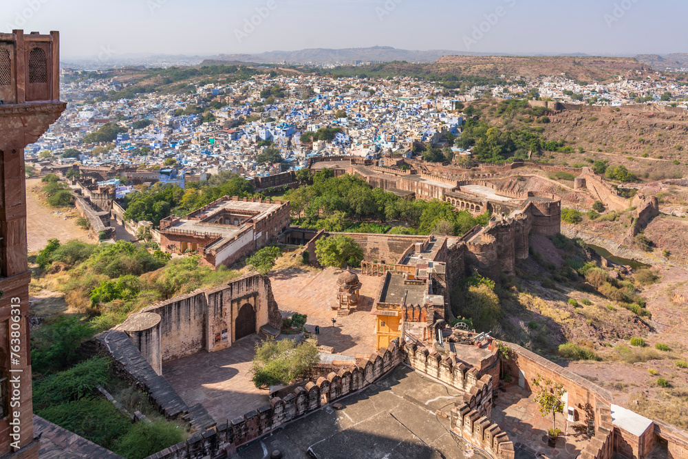 Φωτογραφία View to the blue town and the wall from the Mehrangarh Fort in Jodhpur, Rajastha