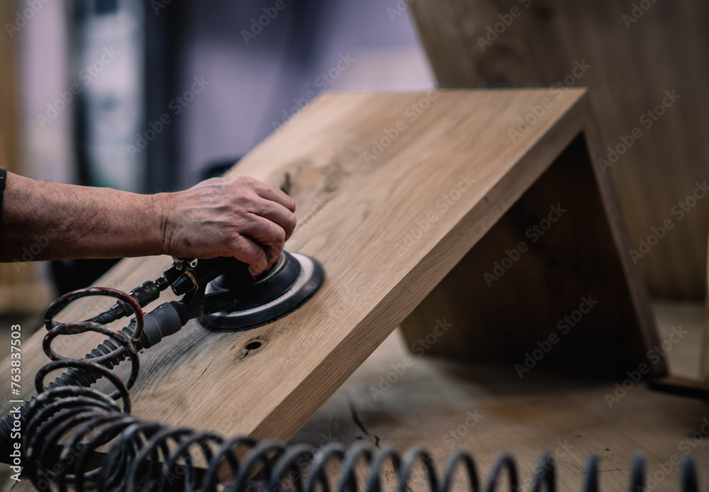grinding and polishing solid wood with an engraver using a sander, making handmade furniture