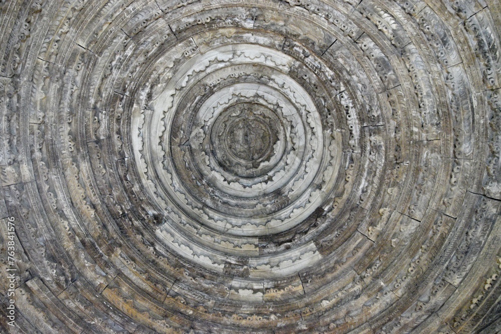 Fototapeta premium Decorative architectural ceiling with intricate patterns and designs. at Khujraho, Madhya Pradesh, India 