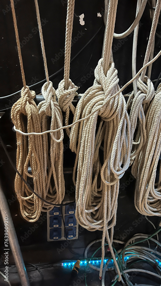 ropes and ropes to hold theater backdrops