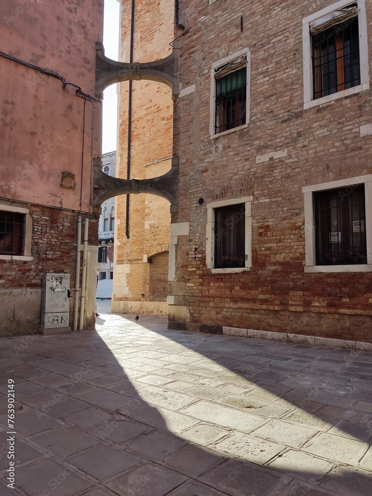 Venetian Corners: A Glimpse of Timeless Charm