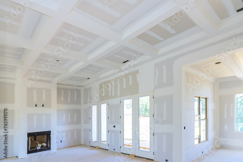 Valokuva New home construction gypsum plaster walls interior finish drywall ready for pai
