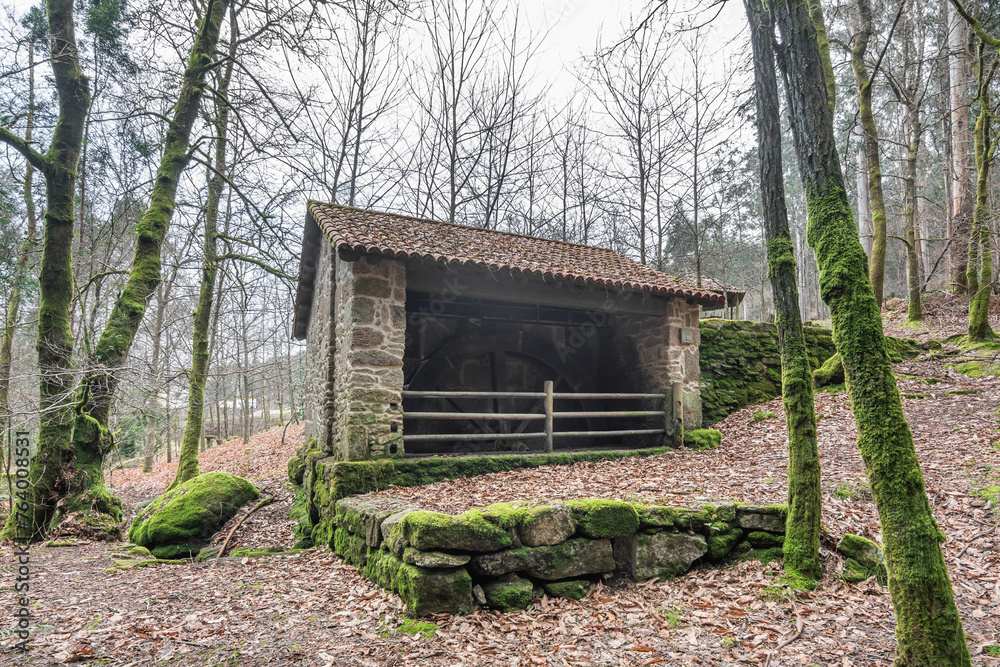 Molinos del río Couso, en Ponteareas (Galicia, España) Molinos del río Couso, en Ponteareas (Galicia, España)