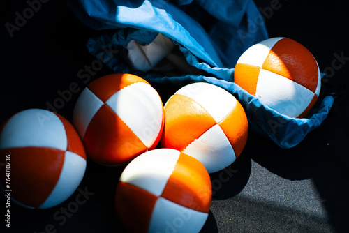 オレンジ色のジャグリングボール photo
