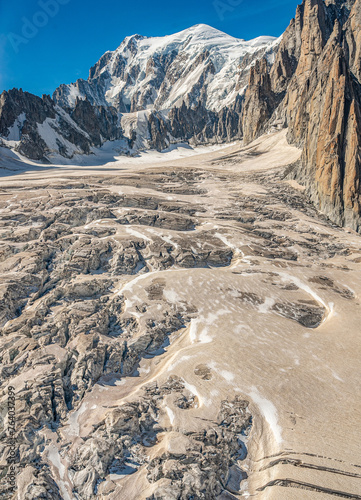 crevices in the mountain glacier © NosamA
