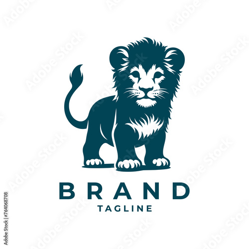 Fotografia Lion cub logo: Embodies innocence, curiosity, and potential, symbolizing the youthful vitality and promise of growth