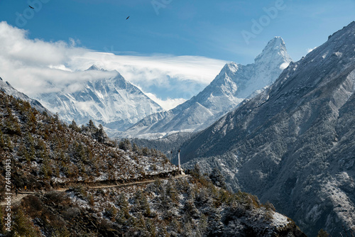 Fototapeta Naklejka Na Ścianę i Meble -  Trekking along the Khumbu valley