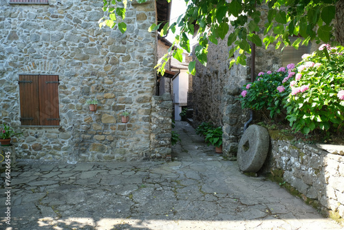 Il villaggio di Groppo nel comune di Sesta Godano in provincia di La Spezia, Liguria, Italia. photo