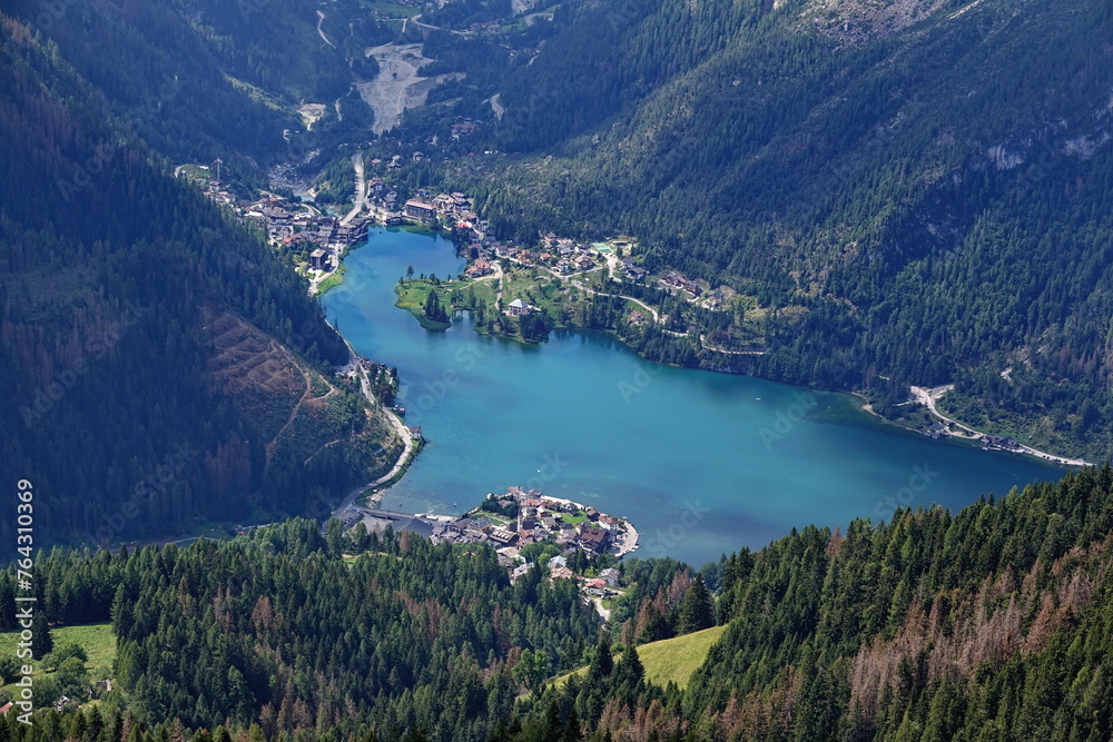 Blick vom Monte Fertazza zum Lago di Alleghe