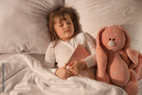 Adorable little girl with p...