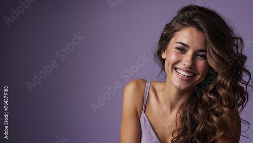 Argentinian woman in her 20s with beautiful wavy hair posing smilingly against a light purple background, studio shot, space for advertising photo