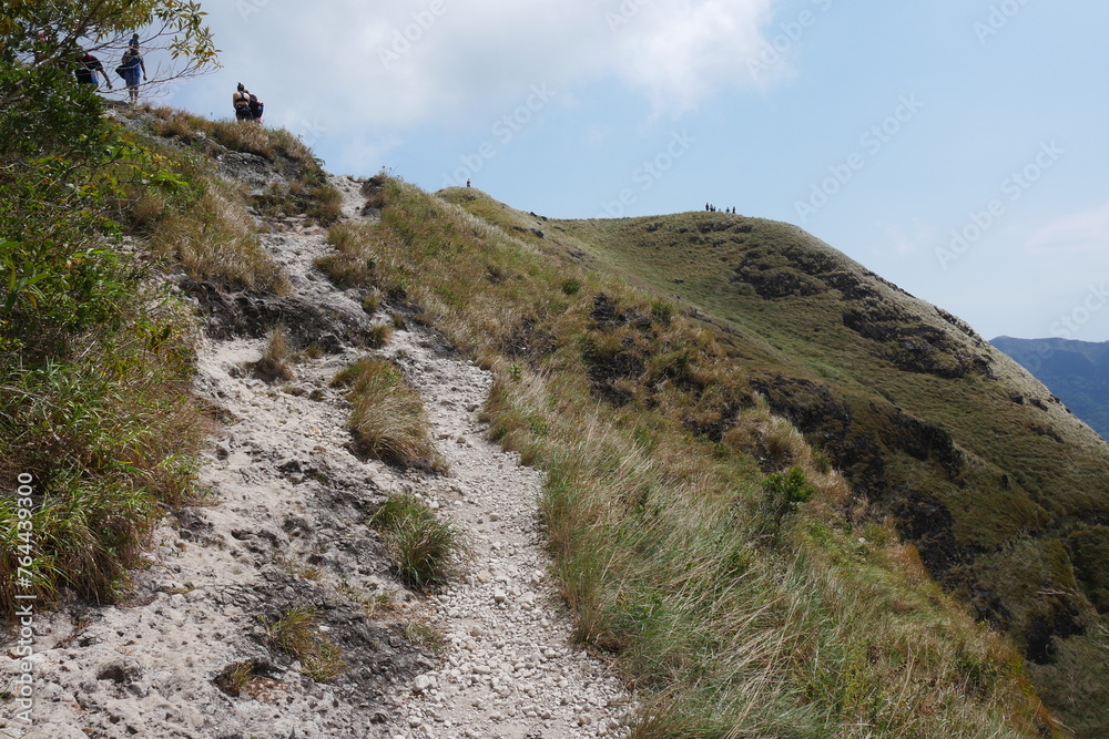 Wanderweg in den Bergen von El Valle de Antón am Kraterrand in der Caldera in Panama