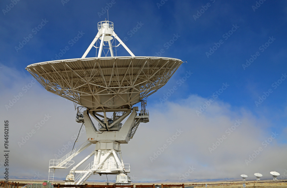 Large antenna pointing upwards - Very Large Array, New Mexico