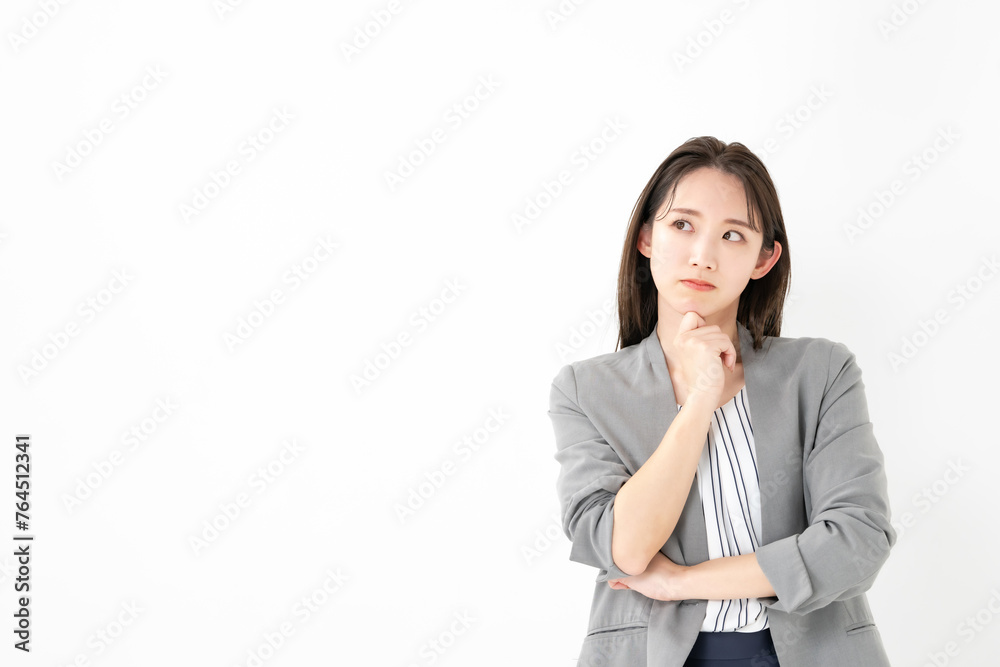 悩む女性・白バック 悩む女性・白バック