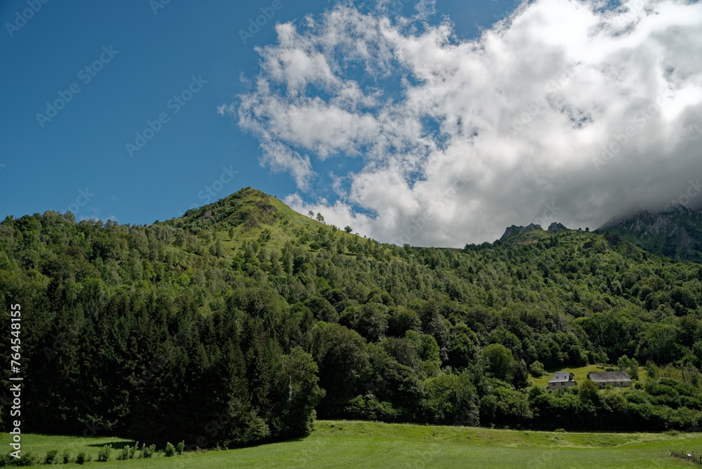 Obraz premium Paysage de Montagne en été. Pyrénées, France