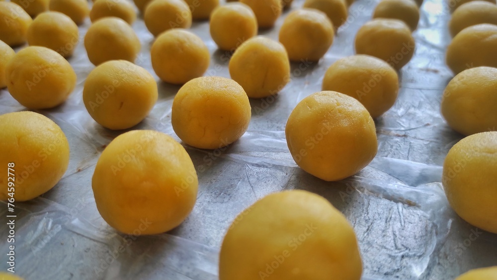 A group of small round cookies stuffed with pineapple jam from Indonesia called 'Nastar' before baked