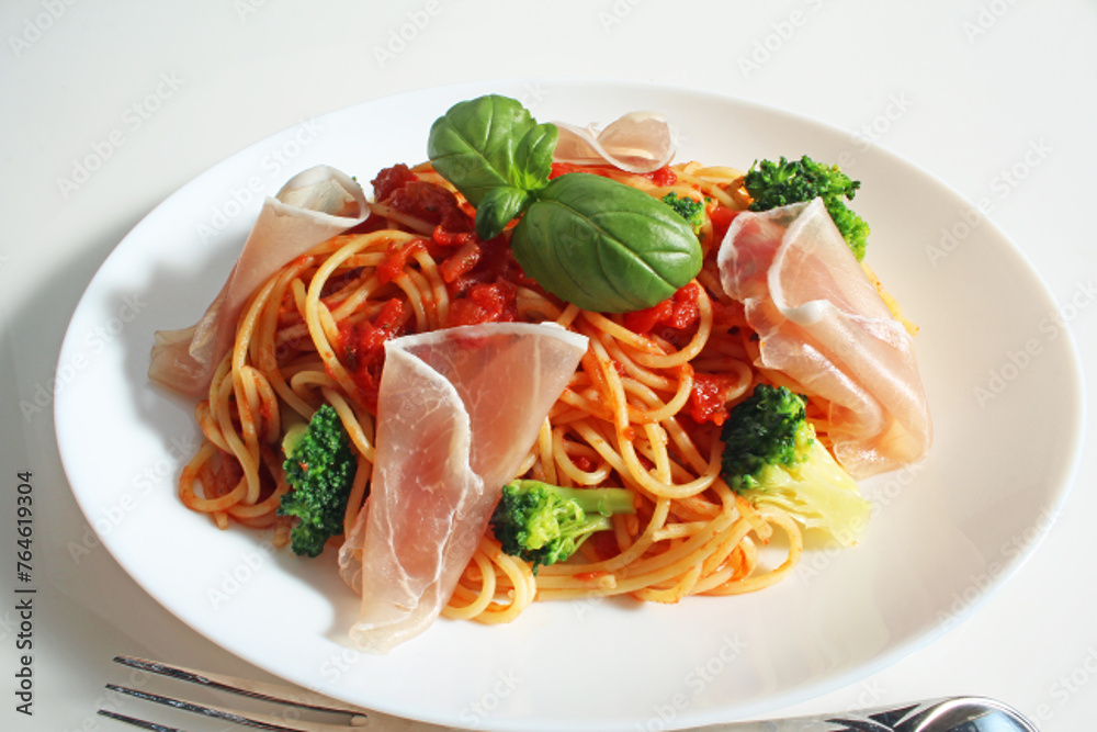 生ハム入りトマトソースのパスタ 生ハム入りトマトソースのパスタ