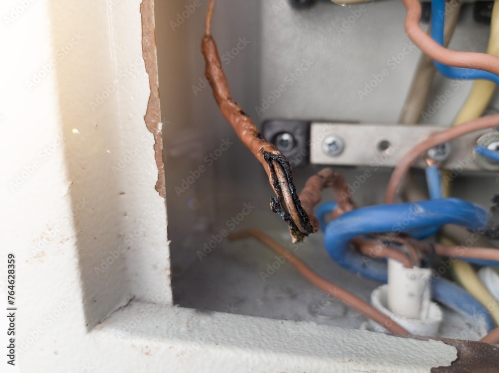 The panel's electrical cable melted due to overload. The panel's electrical cable melted due to overload.