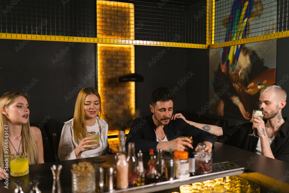 Ταπετσαρία Pals convene to sip on colorful cocktails during weekend