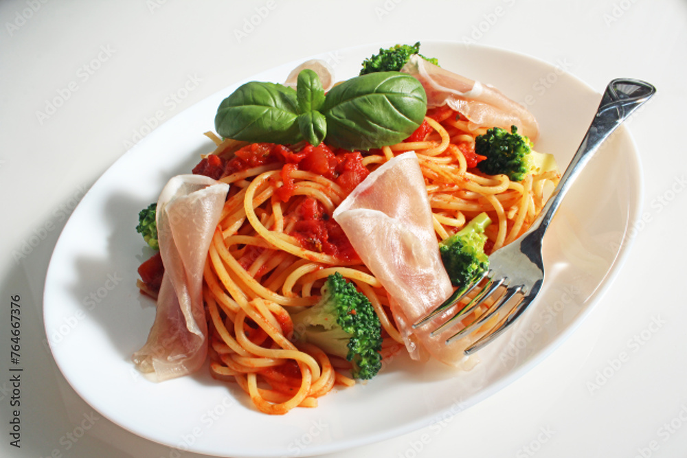 生ハム入りトマトソースのパスタ 生ハム入りトマトソースのパスタ