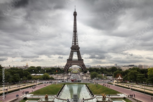 Bad weather in Paris © Tupungato