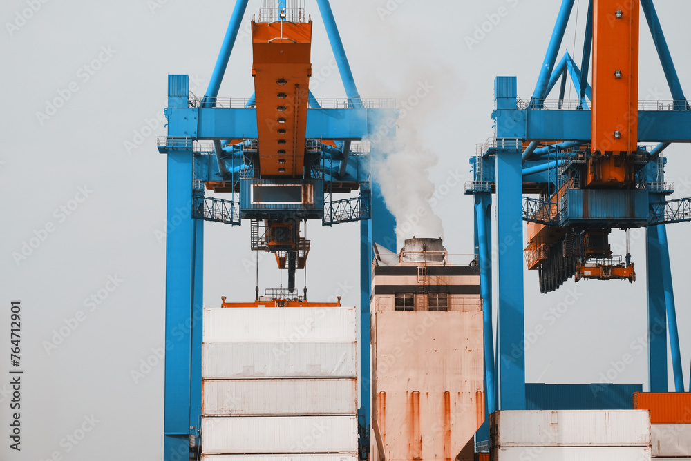 Foto de Exhaust Gas Cleaning System. Air Pollution Reduction From The