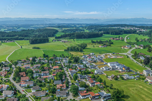 Ausblick auf die Gemeinde Waldburg im Alpenvorland in Oberschwaben