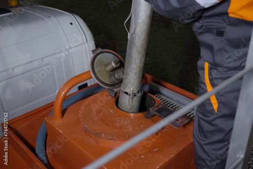 Draining the fluid into the hatch of assessor machine.