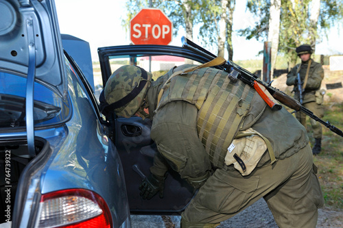 Foto At the checkpoint, training