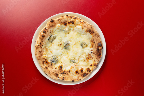 Pizza, quattro, formaggi, 4,  mozzarella, bufala, campana,  gorgonzola, fontina, molle, formaggio, pecorino,  bianca, italia, napoli, napoletana, bel paese, roma, romana, bassa, sottile, cornicione, a