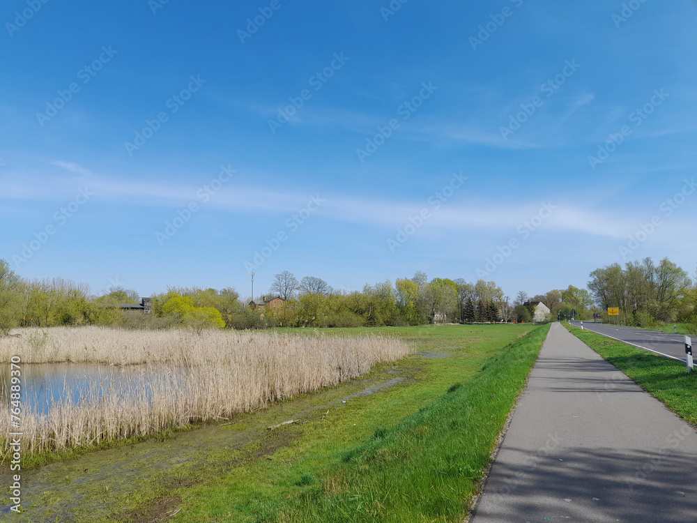 Radweg am Teich in Pritzerbe im Havelland