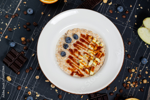 Oatmeal with berries and nuts