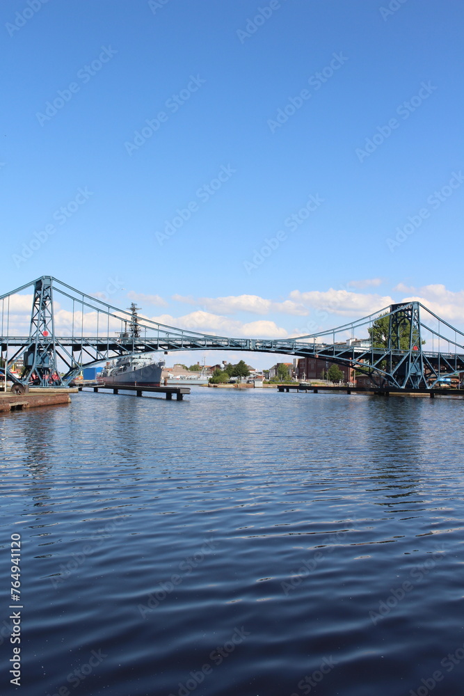 Fototapeta premium Wilhelmsbridge: Linking Across the Picturesque Harbor Area of Wilhelmshaven