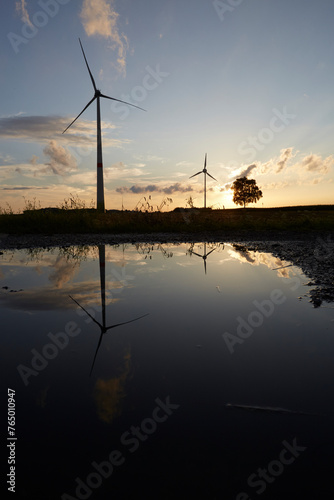 Sonnenuntergang, Windpark am Abend, Ense-Bremen, Haarstrang, Soester Börde, Kreis Soest, NRW, DE, 2023