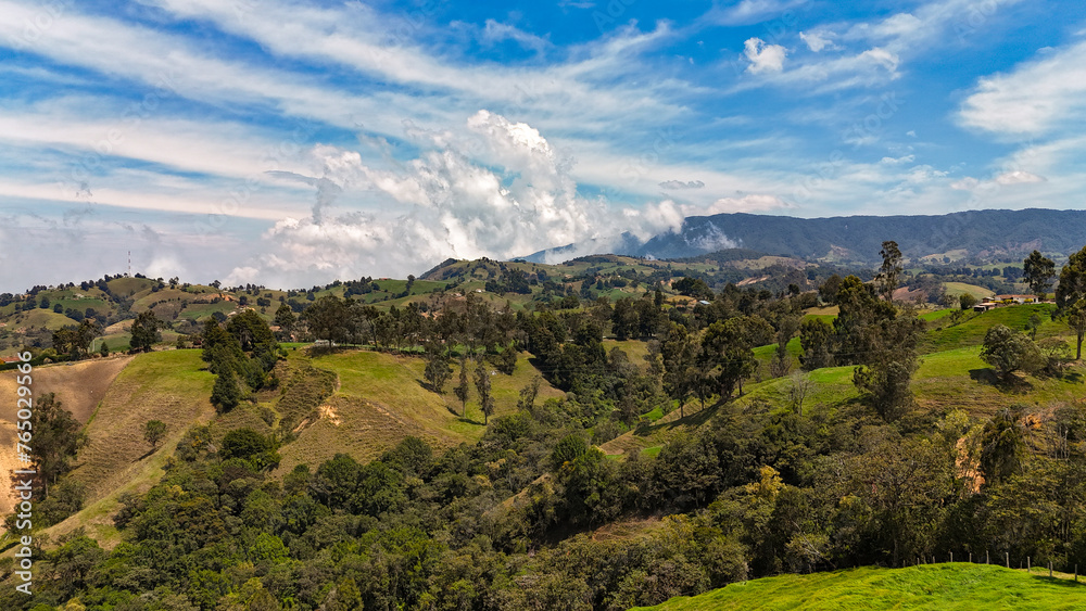 Vista al horizonte infinito hacia el occidente desde  las montañas de Antioquia, en el Municipio de San pedro.