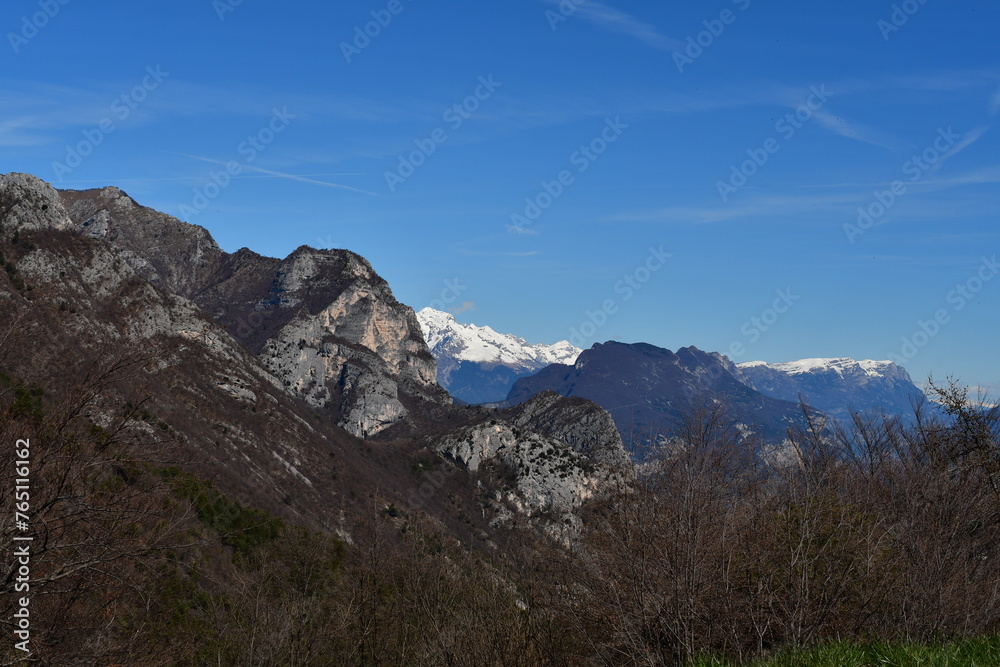 Schöne Landschaft mit Bergen bei Pregasina oberhalb des Gardasee