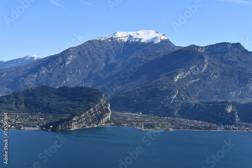 Schöne Landschaft bei Pregasina mit Blick zum Gardasee und Riva del Garda