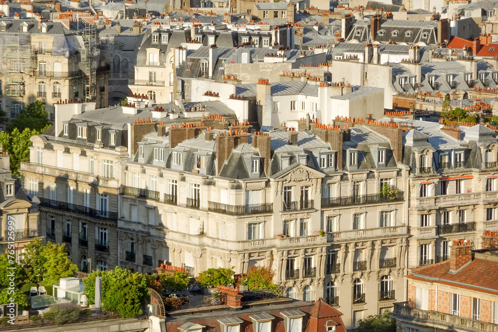 Overview of Paris houses