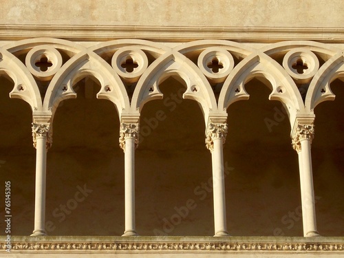 Archi intrecciati, particolare della loggia del Castello di Donnafugata. photo
