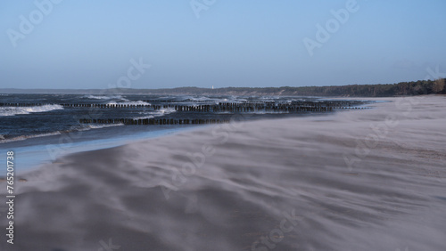 Burza piaskowa na plaży