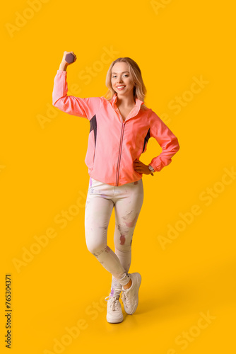 Beautiful young sporty woma...